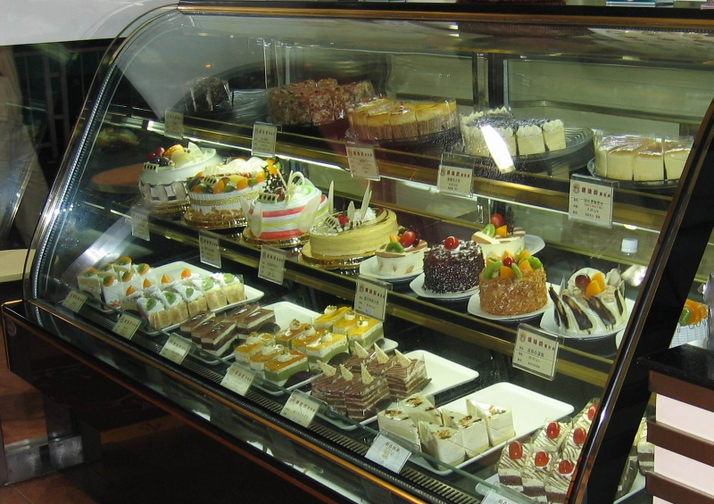 如何挑选一个合适的蛋糕展示柜，让蛋糕不仅好吃还好看呢？